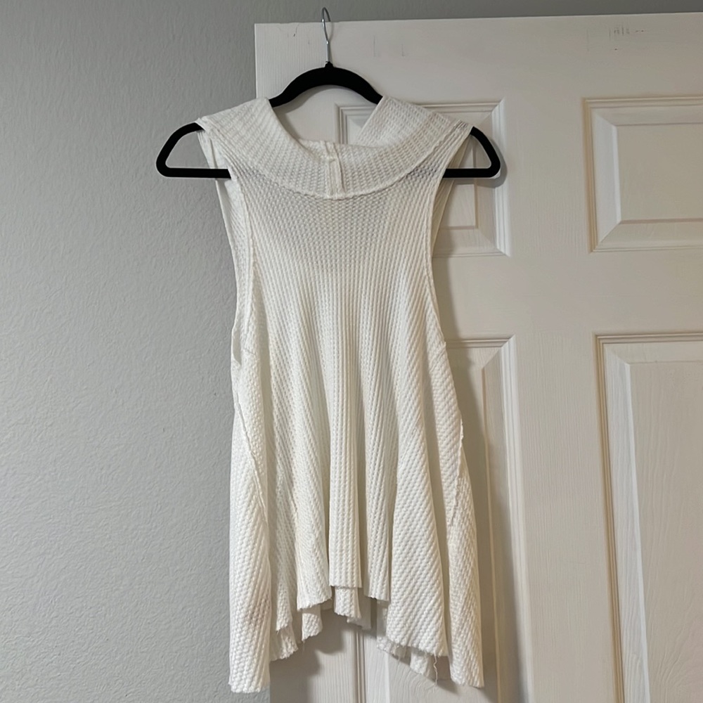 Gorgeous flowey white bohemian style tank top. Made from Free People. - Picture 2 of 3
